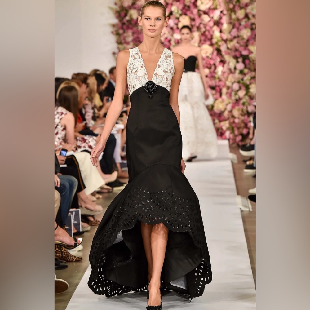 NWT Oscar de La Renta gown.  Size 2. Absolutely stunning!